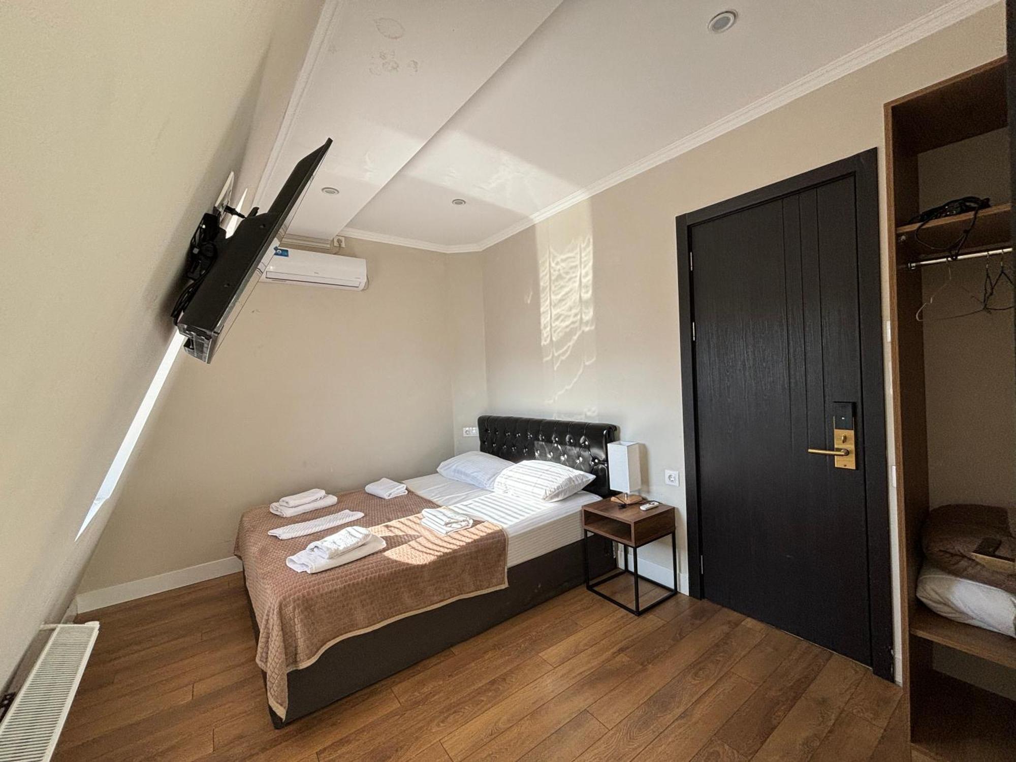 D And D Hotel تبليسي المظهر الخارجي الصورة